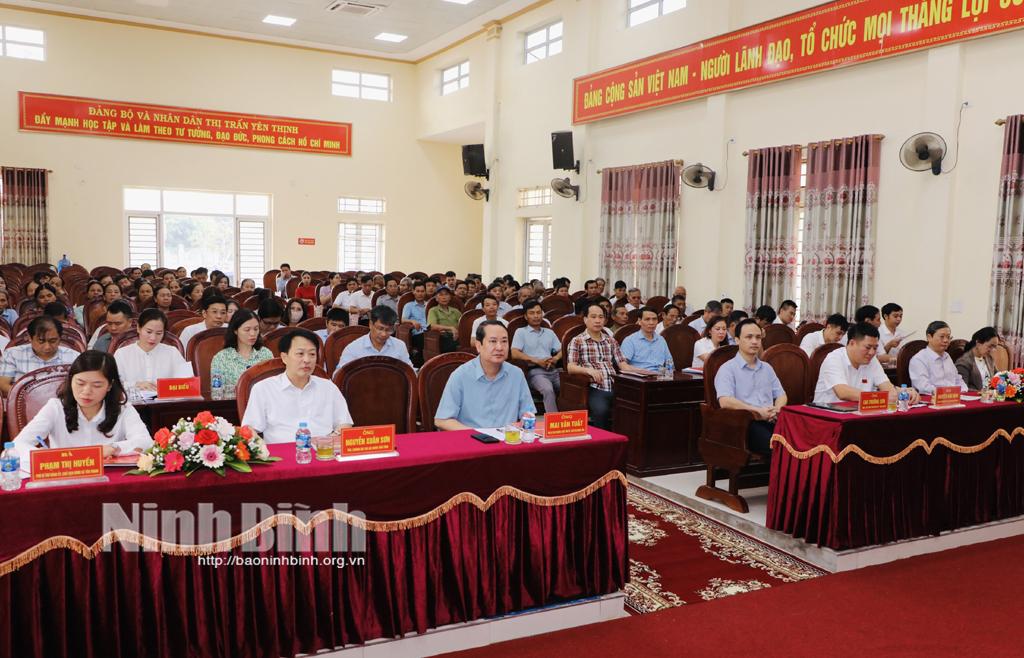 Đồng chí Phó Bí thư Thường trực Tỉnh ủy, Chủ tịch HĐND tỉnh tiếp xúc với cử tri thị trấn Yên Thịnh