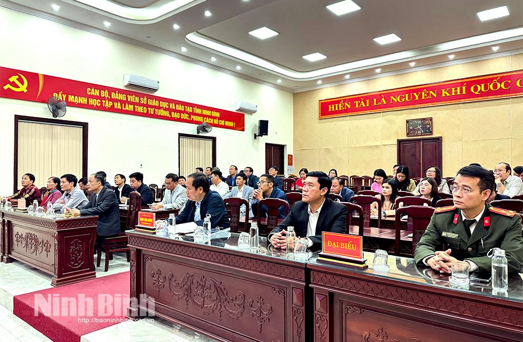 Các đại biểu dự hội nghị tại điểm cầu Ninh Bình.