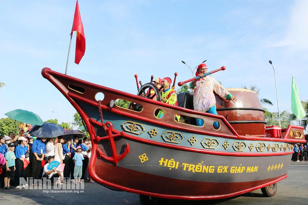 Hội trống Giáo xứ Giáp Nam biểu diễn trong Ngày hội Văn hóa - Thể thao Hải Hậu năm 2025.