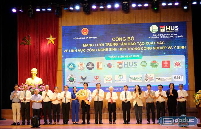 Công bố mạng lưới các trung tâm đào tạo xuất sắc về lĩnh vực công nghệ sinh học trong công nghiệp và y sinh. Ảnh: GDVN