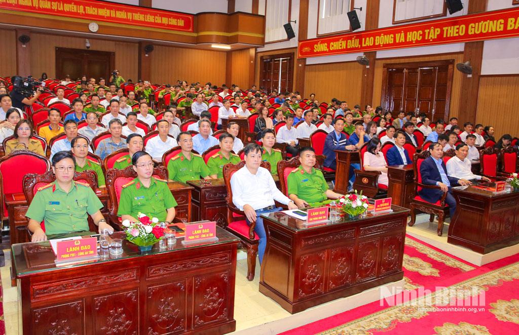 Các đại biểu dự hội nghị.