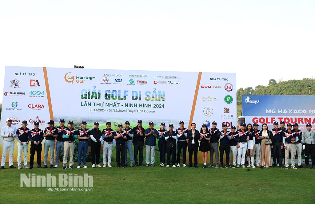 Các golfer tham gia giải.