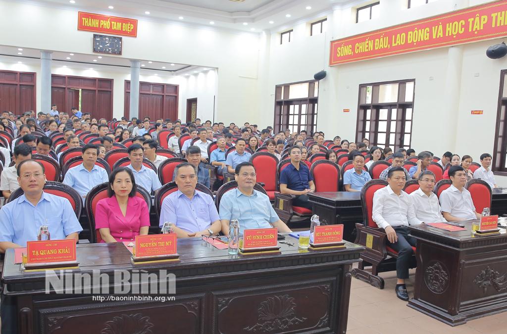 Các đại biểu dự hội nghị.