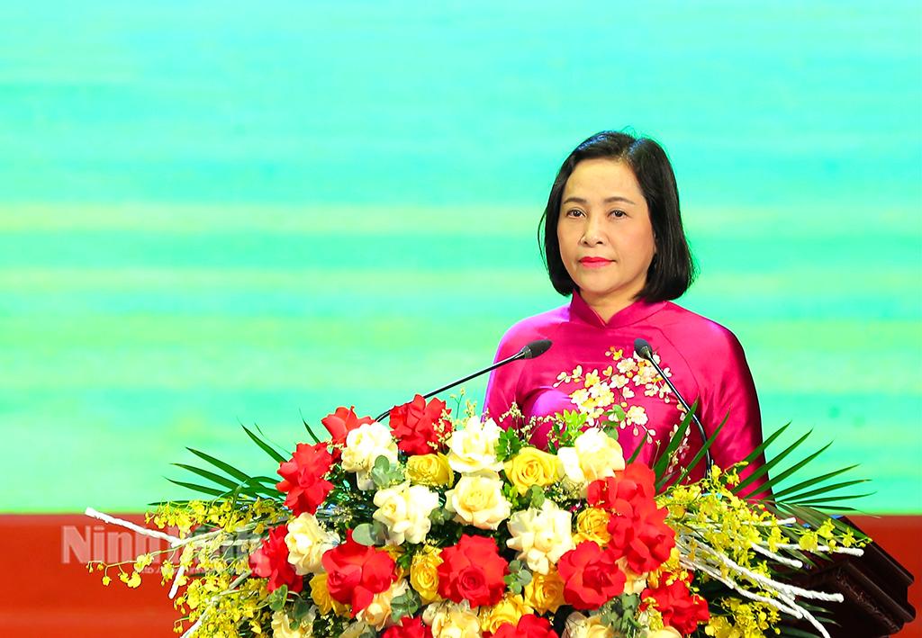 Đồng chí Nguyễn Thị Thanh, Ủy viên Trung ương Đảng, Phó Chủ tịch Quốc hội phát biểu tại Lễ Công bố.