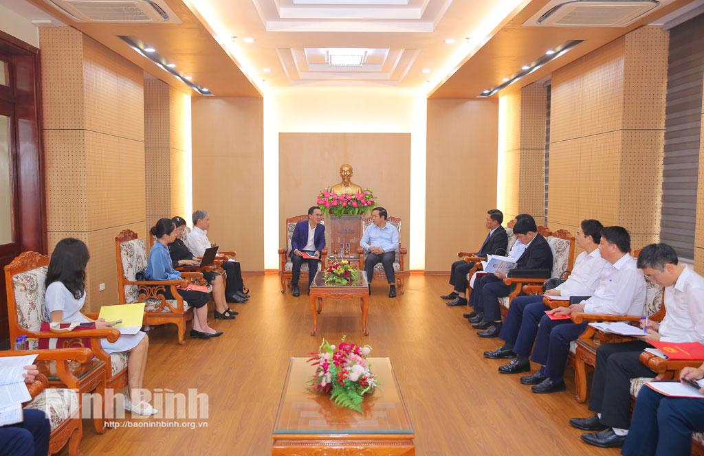 Quang cảnh buổi làm việc.