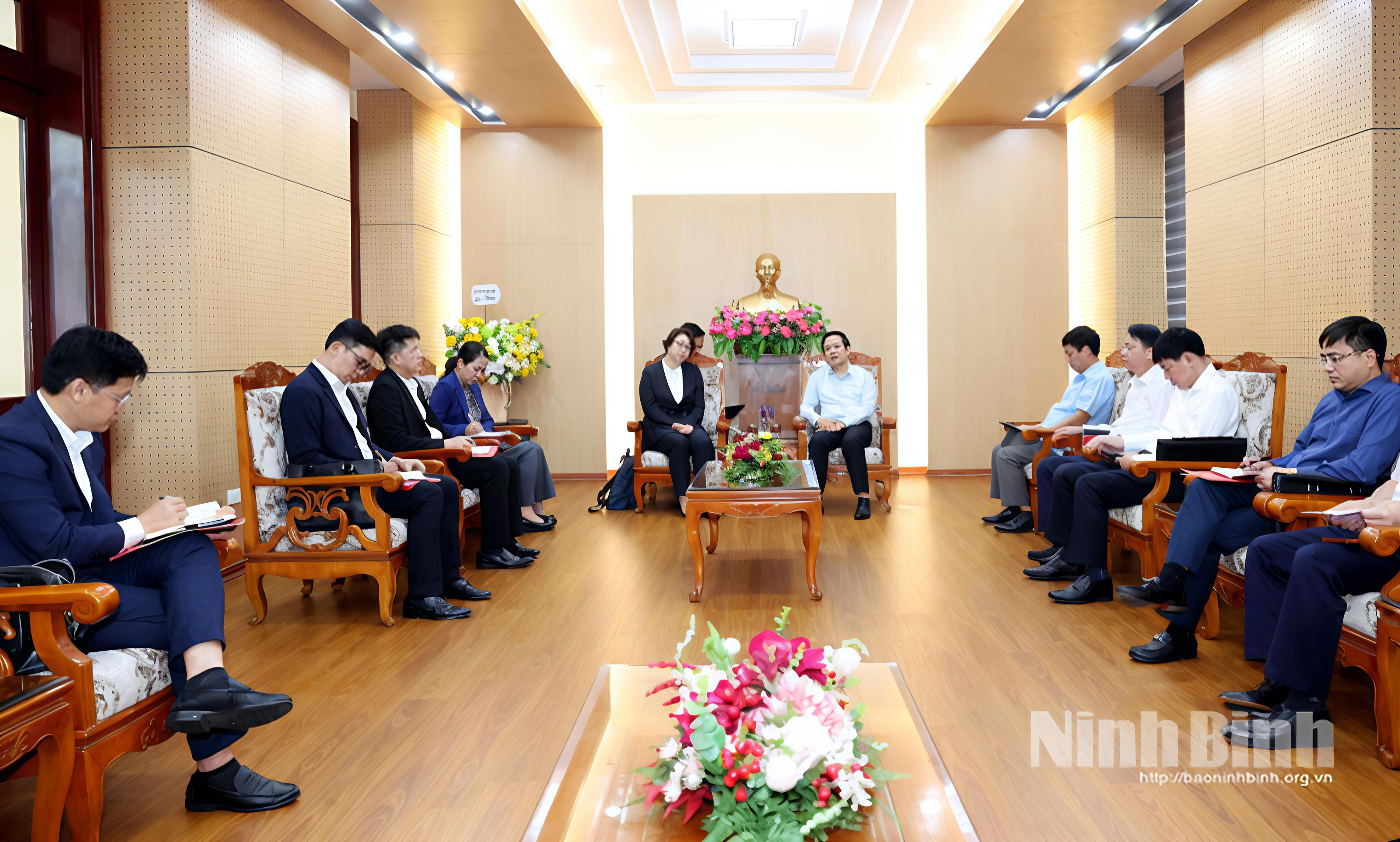 Quang cảnh buổi làm việc.