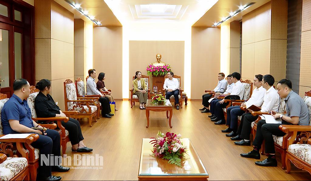 Quang cảnh buổi làm việc.