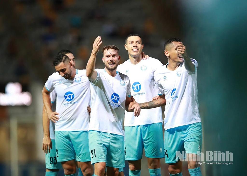 Các cầu thủ CLB Thép Xanh Nam Định ăn mừng bàn thắng (Ảnh CLB cung cấp).