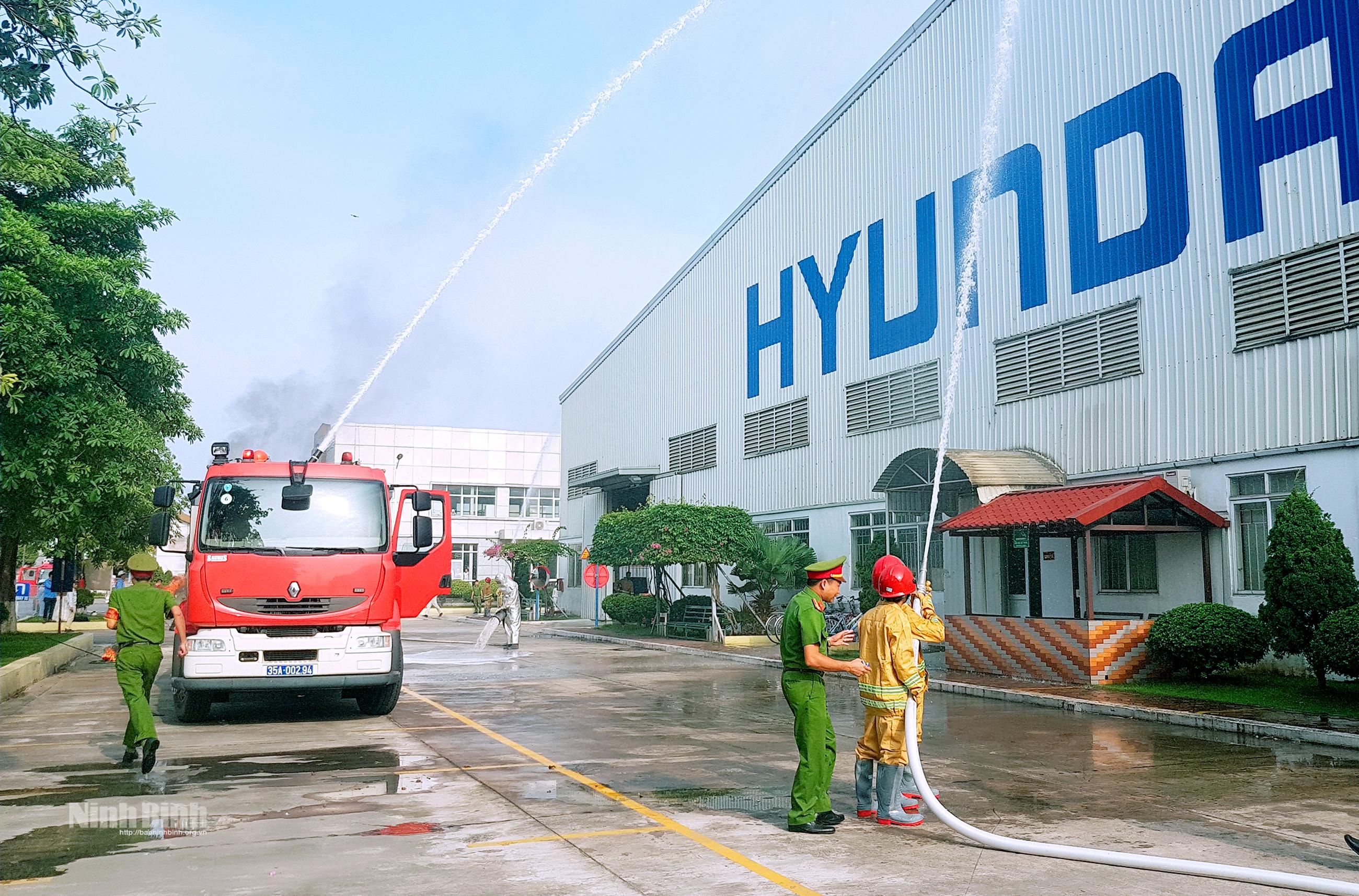 Công an tỉnh Ninh Bình nỗ lực hoàn thành xuất sắc nhiệm vụ phòng cháy, chữa cháy và cứu nạn, cứu hộ