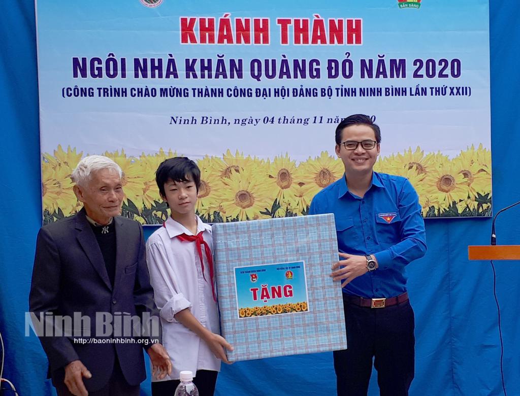 Khánh thành nhà "Khăn quàng đỏ" cho học sinh có hoàn cảnh khó khăn