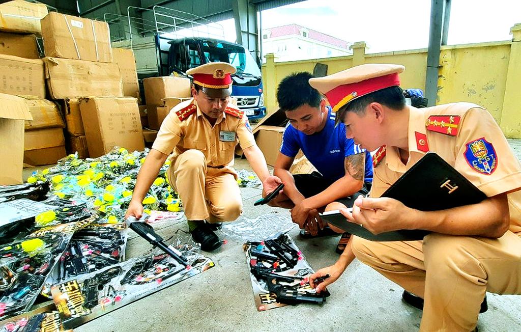 Tăng cường đấu tranh với các loại tội phạm tham nhũng, kinh tế, buôn lậu