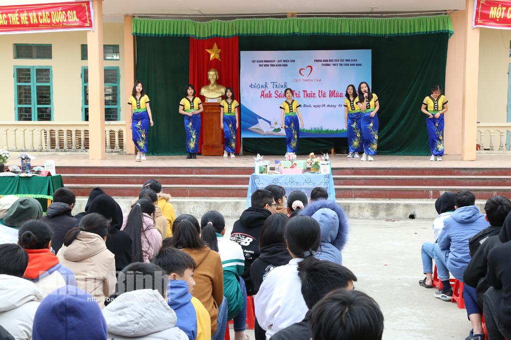 Chương trình "Hành trình ánh sáng tri thức và mùa xuân"