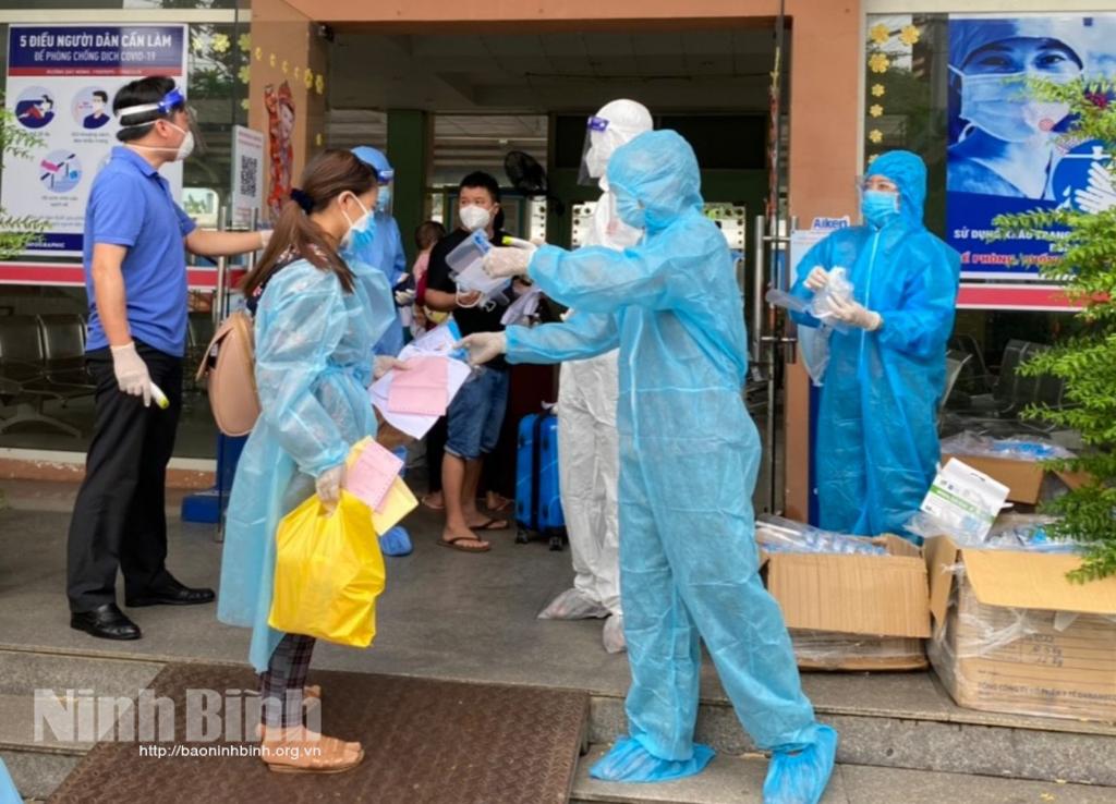 Sáng 16/10, đón 568 công dân Ninh Bình trở về quê đợt 2