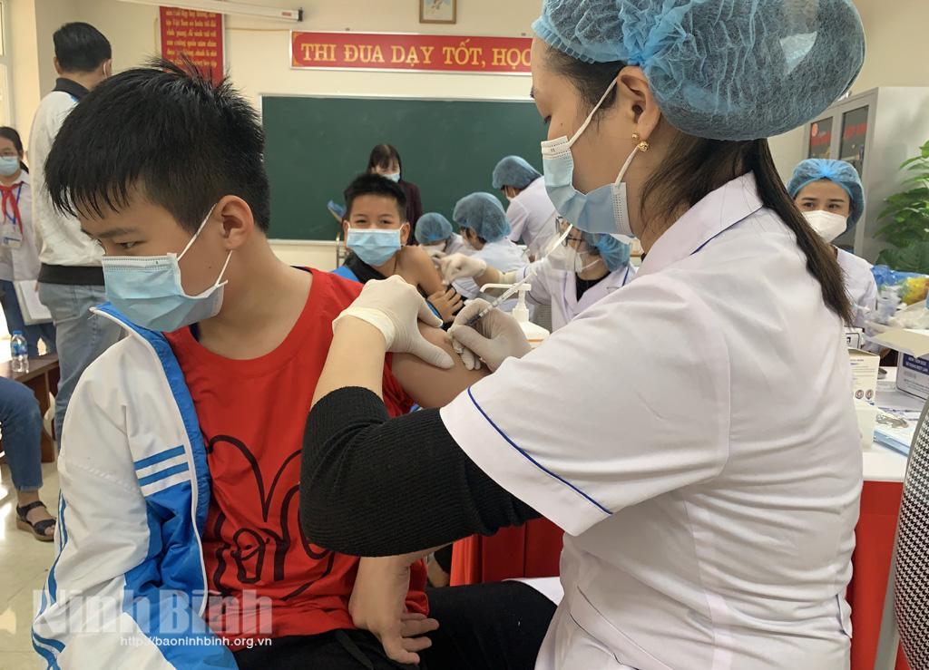 Khẩn trương tiêm vắc xin phòng COVID-19 cho trẻ em từ đủ 12 tuổi trở lên