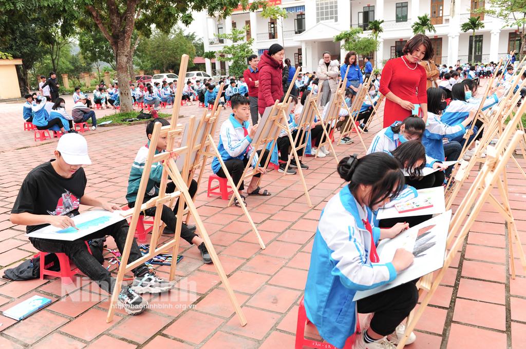 Chương trình "Tiến bước lên Đoàn" và phát động cuộc thi vẽ tranh "Ninh Bình quê hương em"