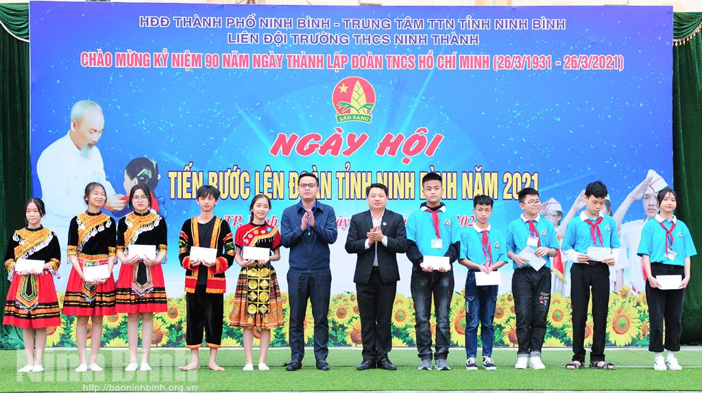 Tưng bừng ngày hội "Tiến bước lên Đoàn" tại Trường THCS Ninh Thành