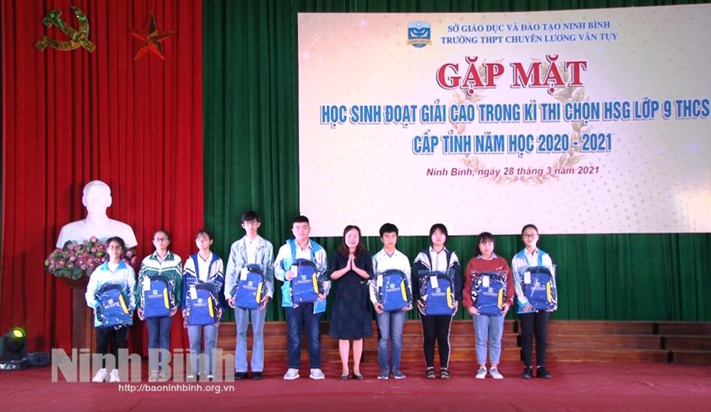 Trường THPT chuyên Lương Văn Tụy gặp mặt học sinh đoạt giải cao trong kì thi chọn HSG lớp 9 THCS cấp tỉnh năm học 2020- 2021