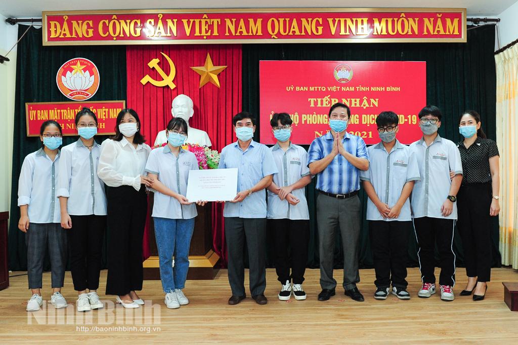 Ủy ban MTTQ tỉnh tiếp nhận ủng hộ phòng dịch COVID-19