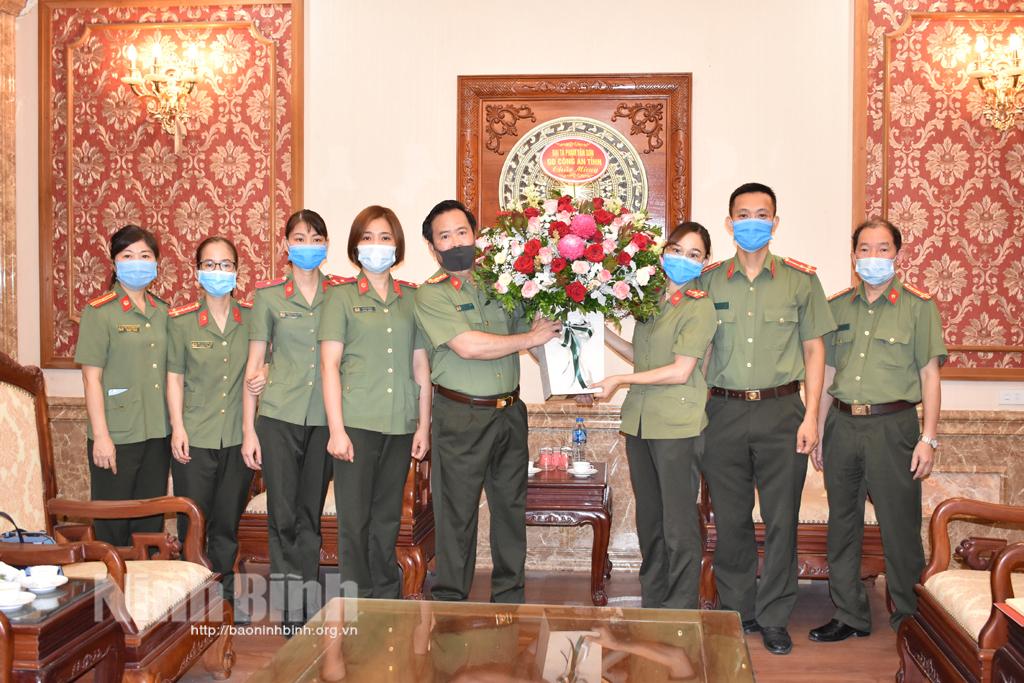 5 cán bộ, chiến sỹ Công an Ninh Bình tình nguyện tham gia phòng chống dịch COVID - 19 tại thành phố Hồ Chí Minh và Bình Dương