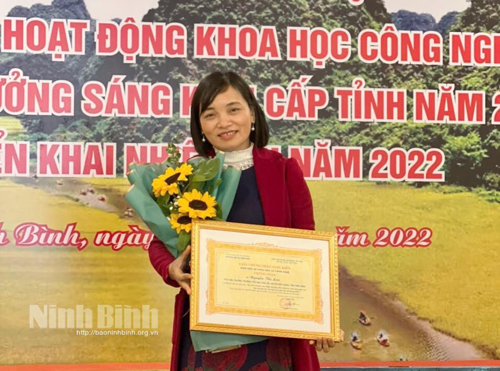 Nữ nhà giáo yêu nghề, yêu trẻ