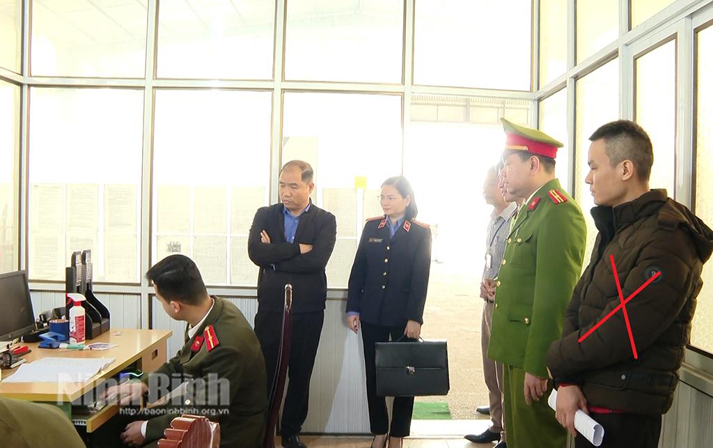 Bắt Phó Giám đốc Trung tâm đăng kiểm xe cơ giới đường bộ 3502D Ninh Bình