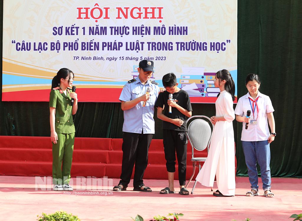 Sơ kết 1 năm thực hiện mô hình "Câu lạc bộ phổ biến pháp luật trong trường học"