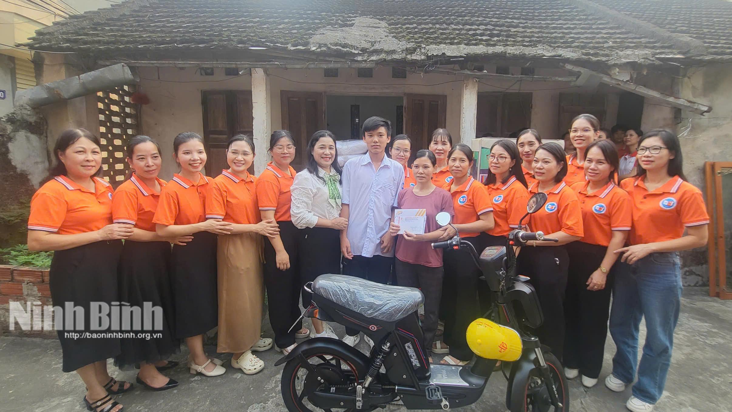 Gần 48 triệu đồng ủng hộ học sinh có hoàn cảnh đặc biệt khó khăn